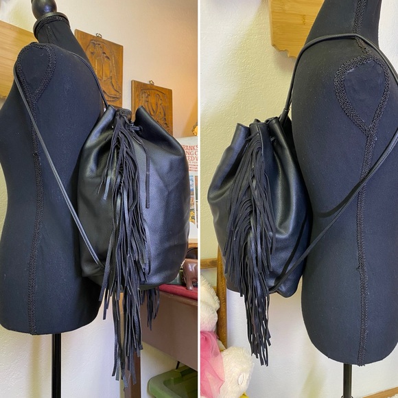 Victoria's Secret Drawstring Blk Faux Leather Backpack Fringe Cinch Bag Bookbag - Picture 3 of 11